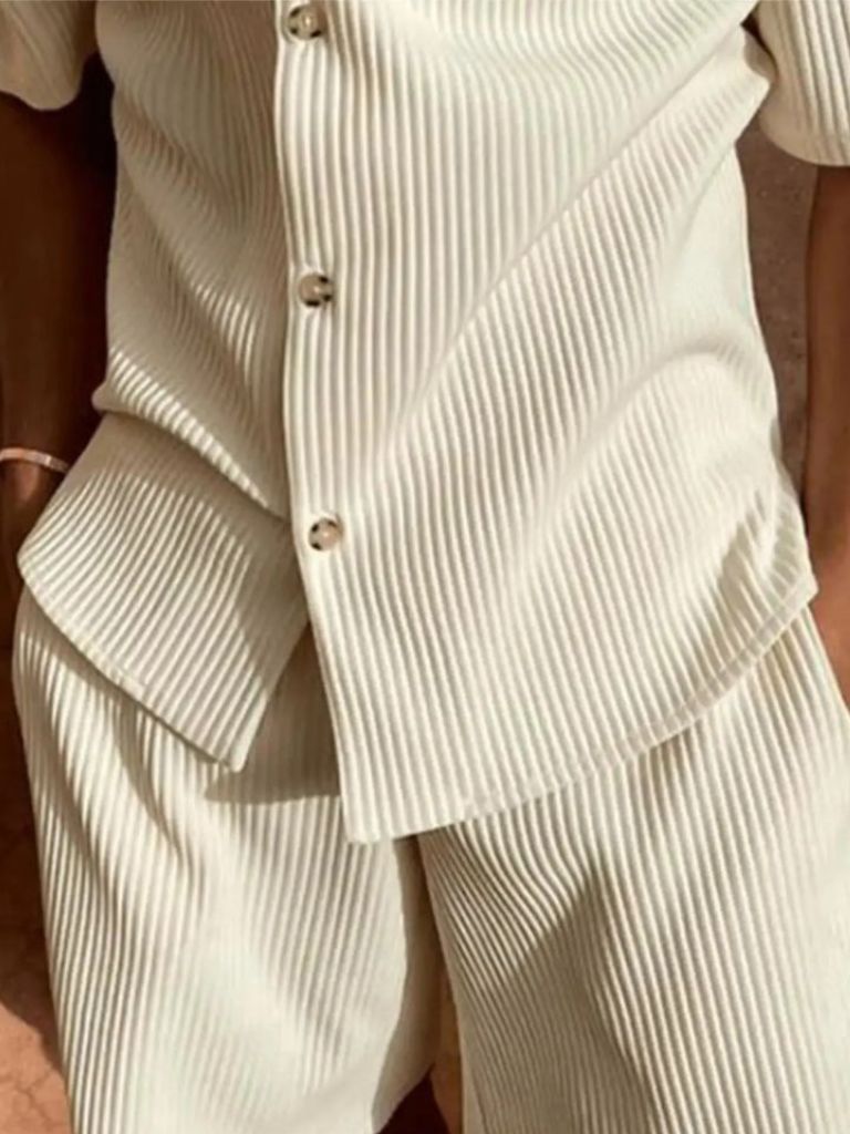 Minimalistische Corduroy Set Shorts en Shirt